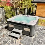 Dzika Dziura Z Jacuzzi