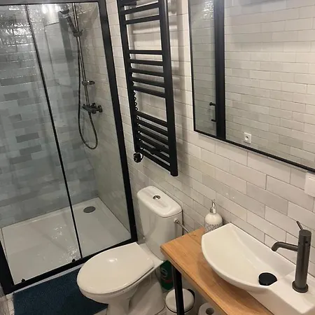 Dzika Dziura Z Jacuzzi Apartment
