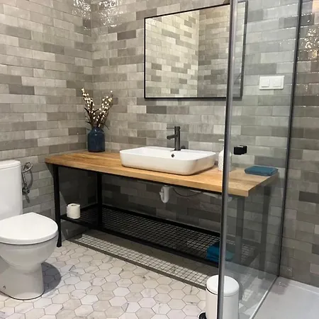 Dzika Dziura Z Jacuzzi דירה *